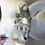 Jenta viste hvordan man fjerner riper på tallerkener: videoen hennes